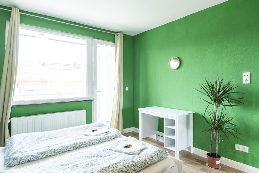 Nature Inspiration Apartment With Balcony & Grill Bbq In Duisburg Mitte Central Station 10 Mins & Big Tv With Photo Lights Exterior foto