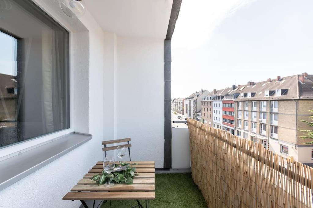 Nature Inspiration Apartment With Balcony & Grill Bbq In Duisburg Mitte Central Station 10 Mins & Big Tv With Photo Lights Exterior foto