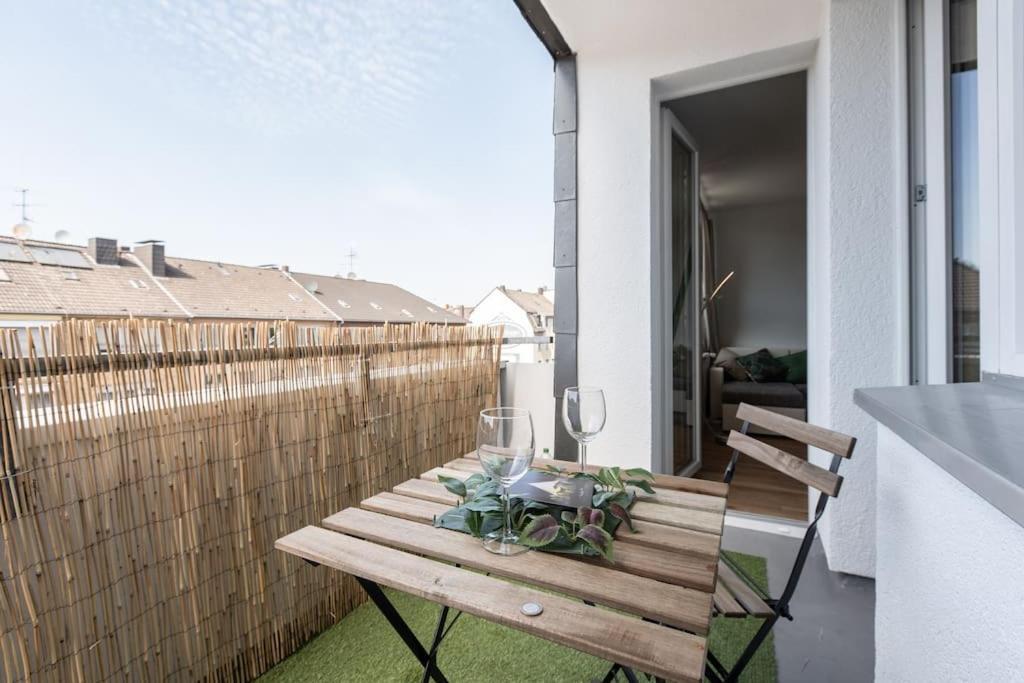 Nature Inspiration Apartment With Balcony & Grill Bbq In Duisburg Mitte Central Station 10 Mins & Big Tv With Photo Lights Exterior foto